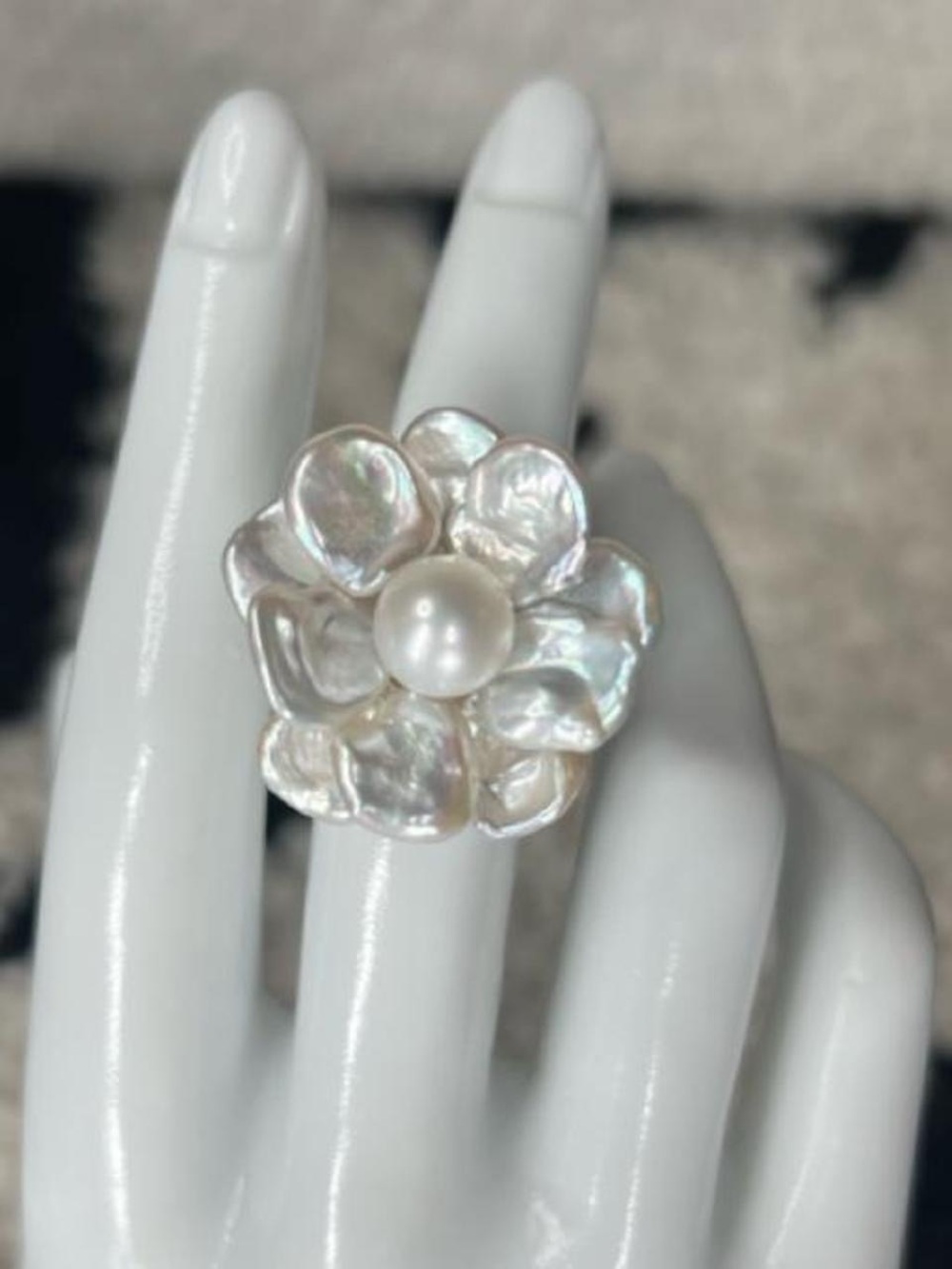 Honora 925 sterling Silver mother of pearl shell flower ring with white pearl